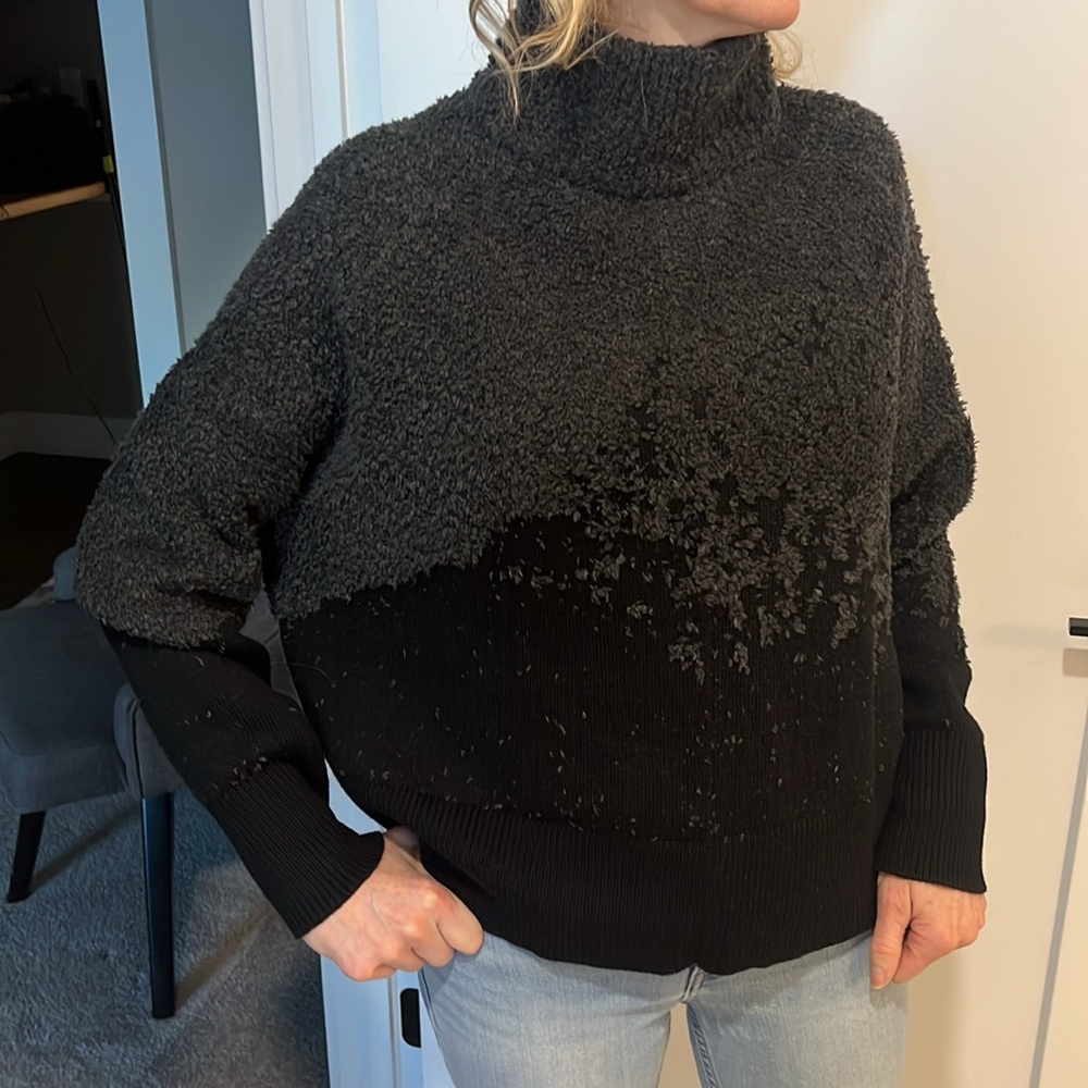 Women’s Lululemon sweater like New